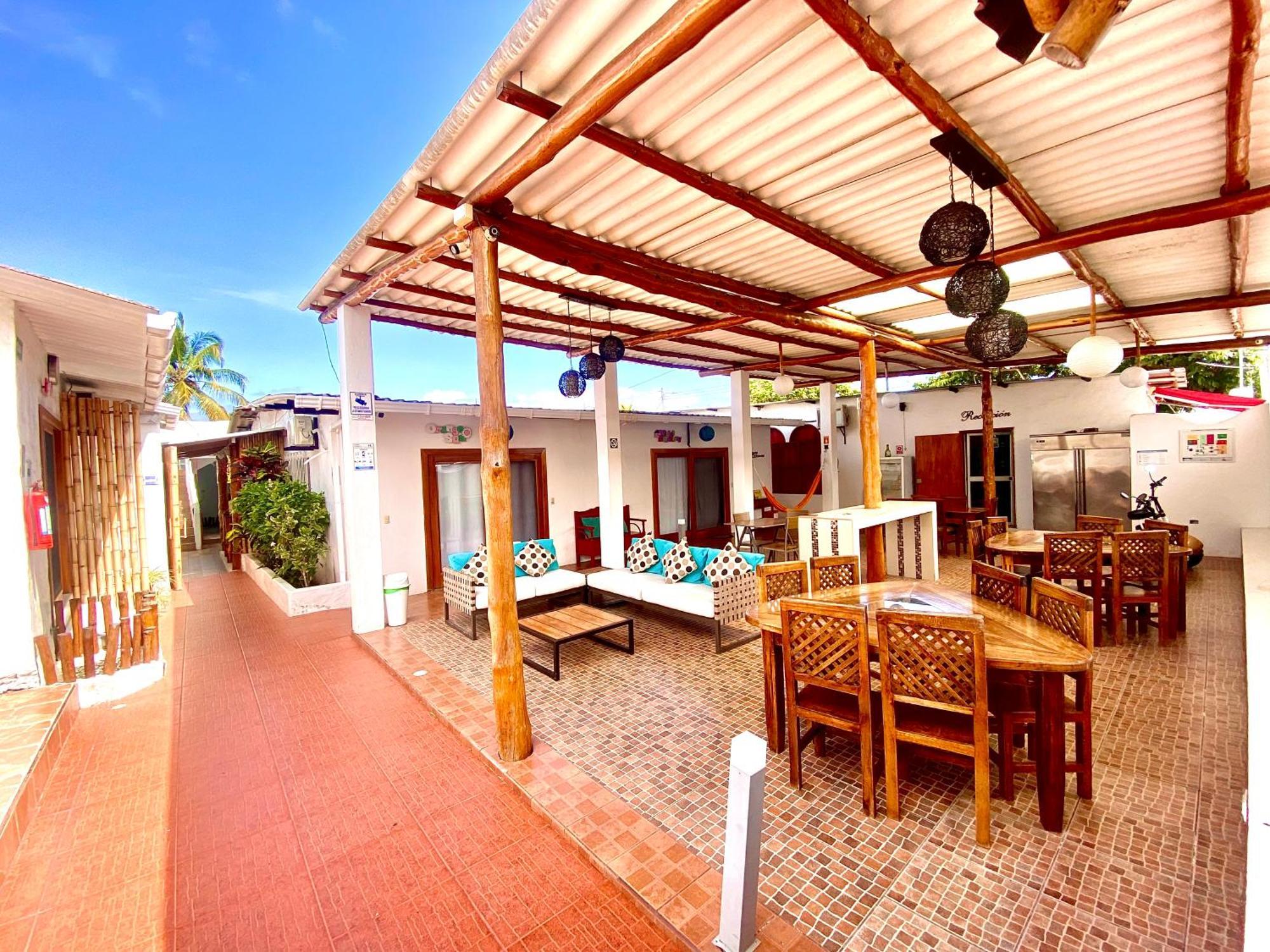Hotel Zurisadai Puerto Ayora  Exterior foto