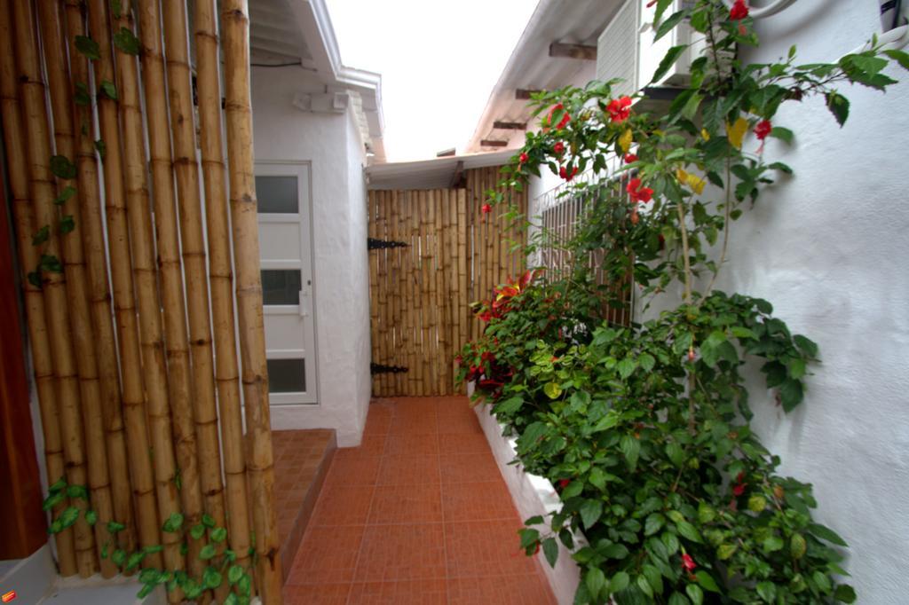 Hotel Zurisadai Puerto Ayora  Exterior foto